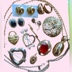 Elegant Gold Tone vintage Jewelry
